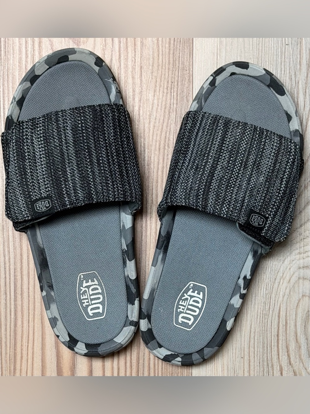 HEYDUDE Phoenix Youth Dark Quarry Camo Slides Sandals Size Y4 L5